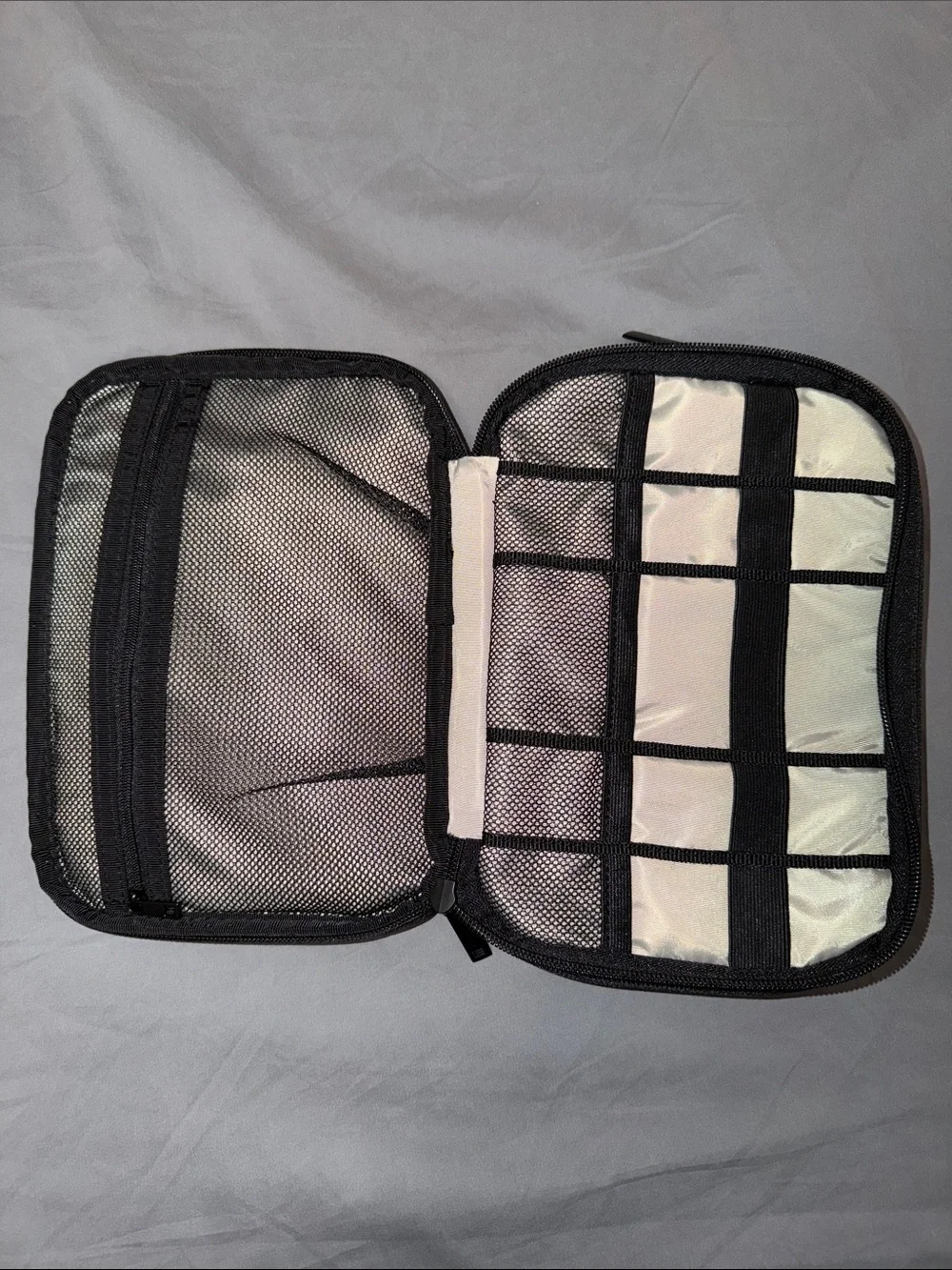 Bagsmart gray camera